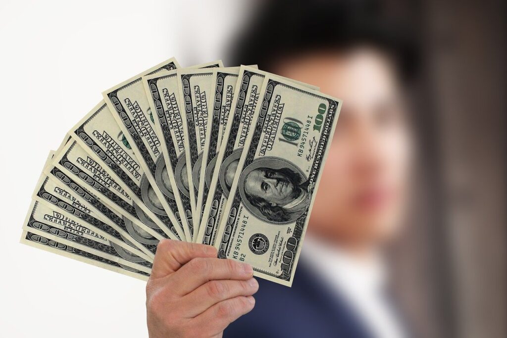 Man holding hundred dollar bills from a payday loan